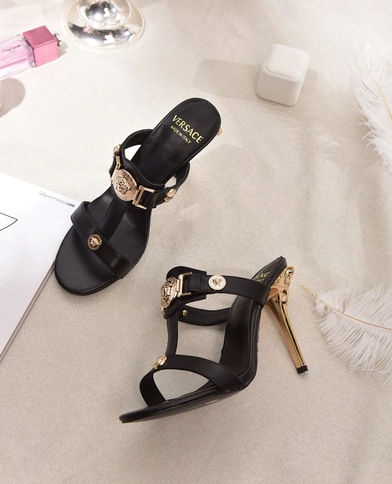 Resilient Gxvxnchy Sandals 152986