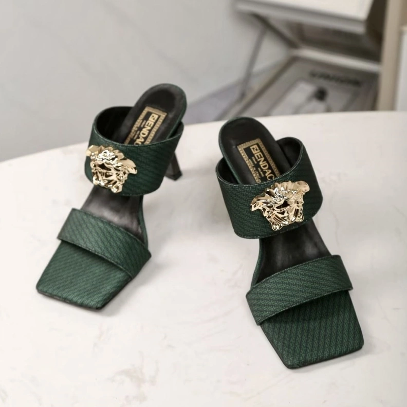 Resilient Gxvxnchy Sandals 152966