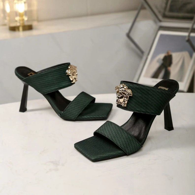 Resilient Gxvxnchy Sandals 152966