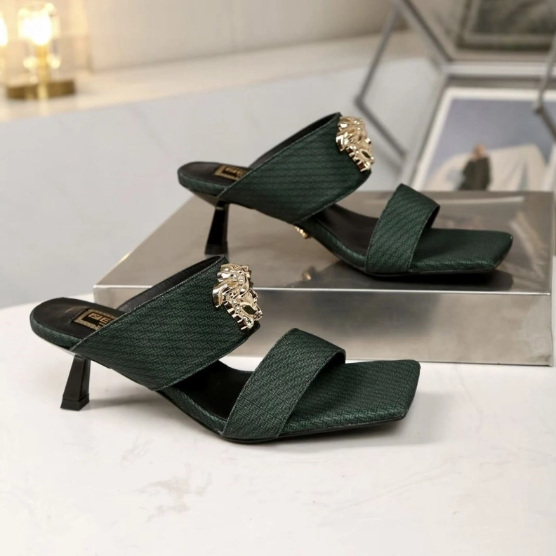 Resilient Gxvxnchy Sandals 152966