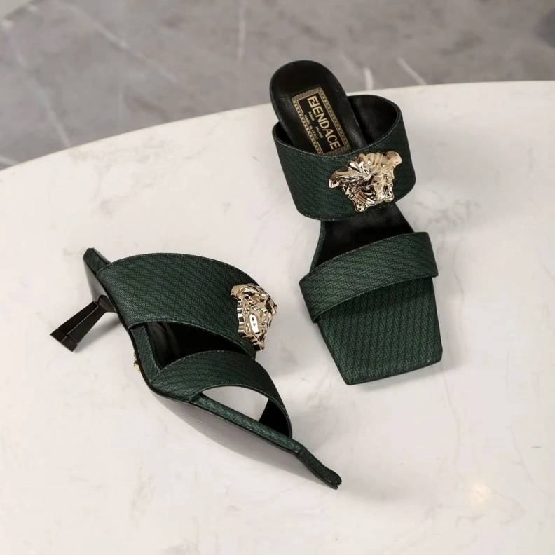 Resilient Gxvxnchy Sandals 152966