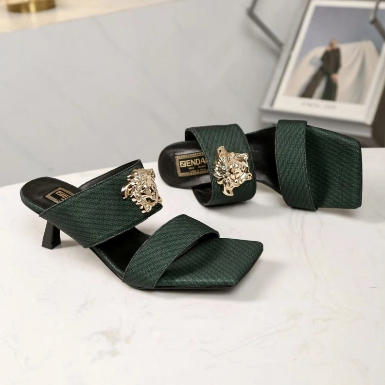 Resilient Gxvxnchy Sandals 152966