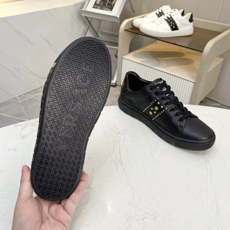 Practical Gxvxnchy Sneakers 152866
