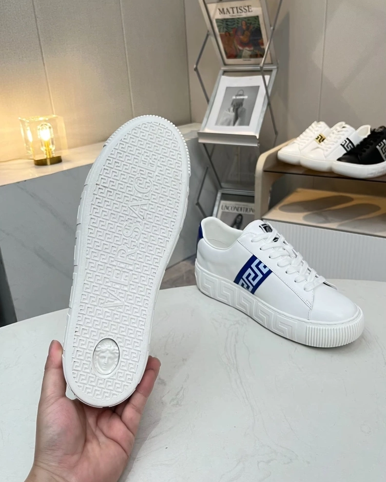 WellDesigned Gxvxnchy Sneakers 152877