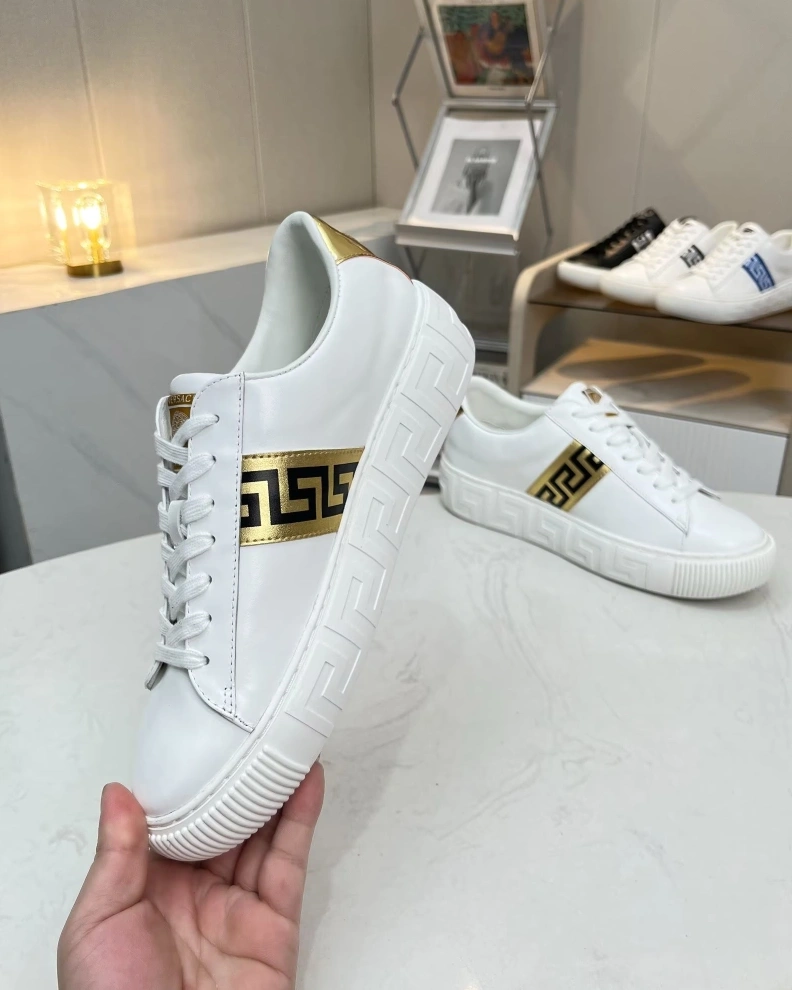 Bold Gxvxnchy Sneakers 152861
