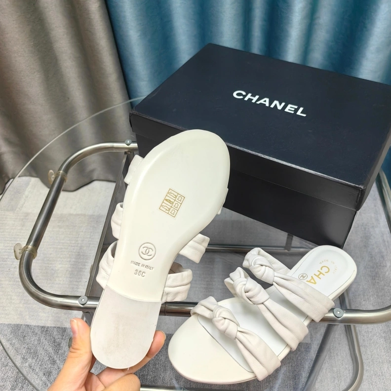 Flexible Chxnxl Slippers 121700
