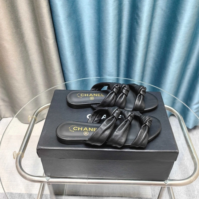 Durable Chxnxl Slippers 121701