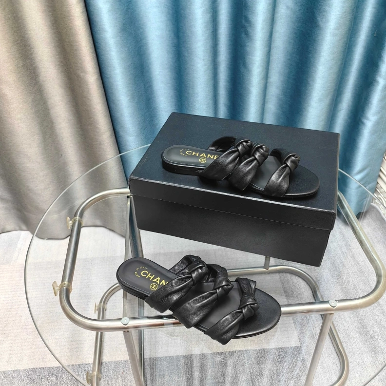 Durable Chxnxl Slippers 121701