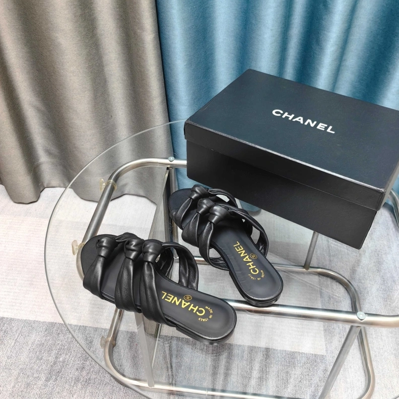 Durable Chxnxl Slippers 121701