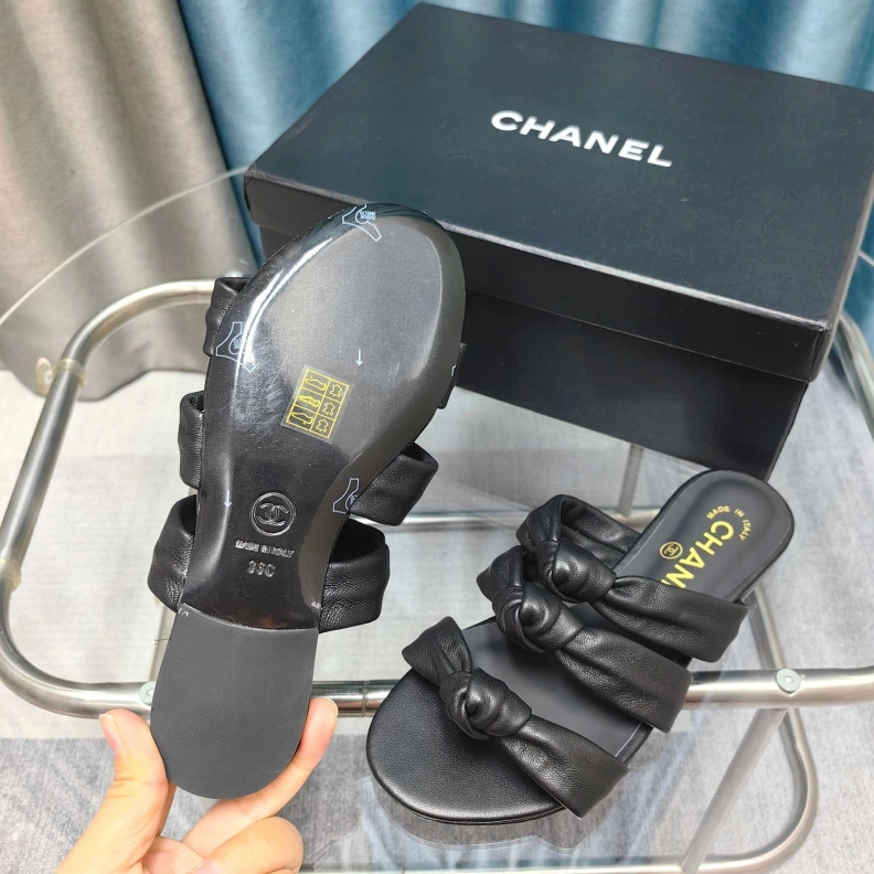 Durable Chxnxl Slippers 121701