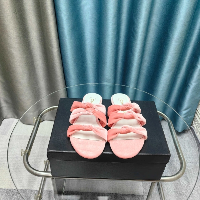 Fashionable Chxnxl Slippers 121706
