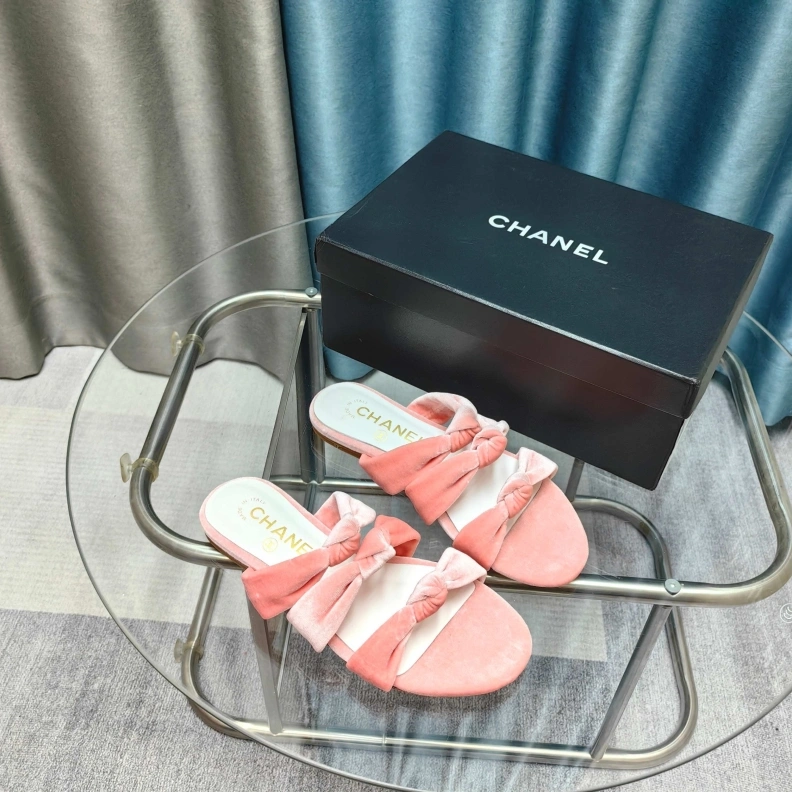 Fashionable Chxnxl Slippers 121706