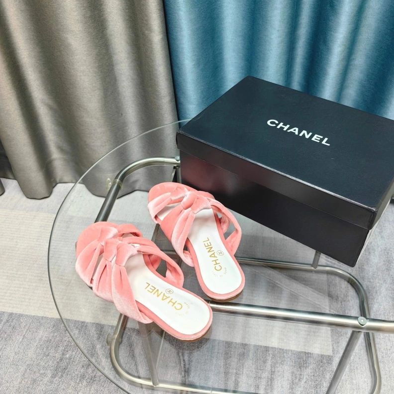 Fashionable Chxnxl Slippers 121706