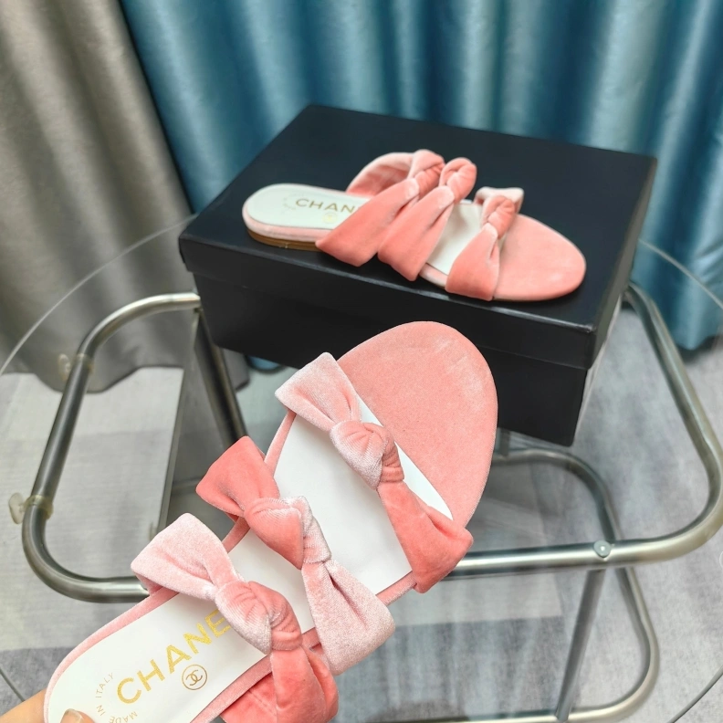 Fashionable Chxnxl Slippers 121706