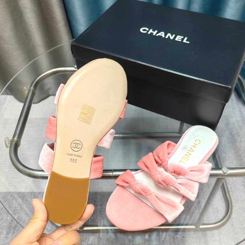 Fashionable Chxnxl Slippers 121706