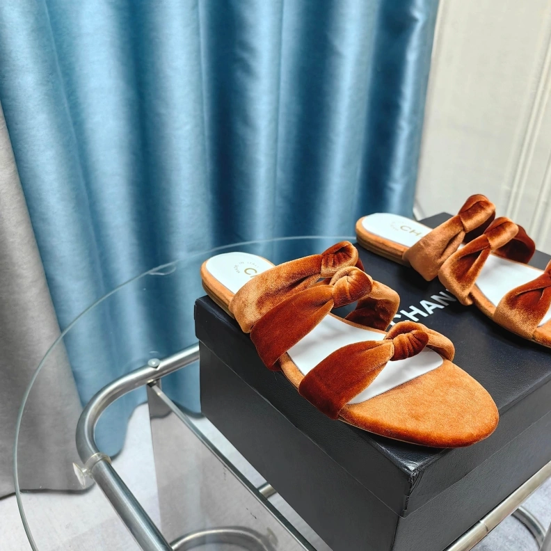 Comfortable Chxnxl Slippers 121719