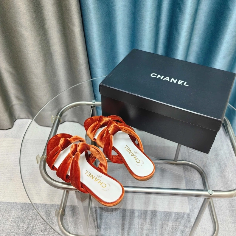 Comfortable Chxnxl Slippers 121719