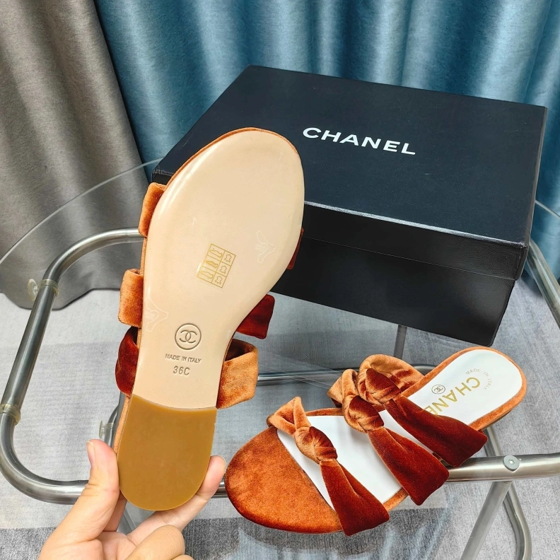 Comfortable Chxnxl Slippers 121719