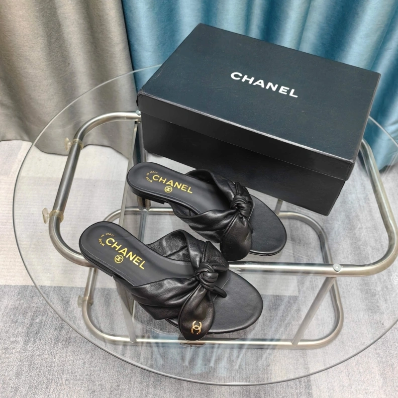 Reliable Chxnxl Slippers 121707