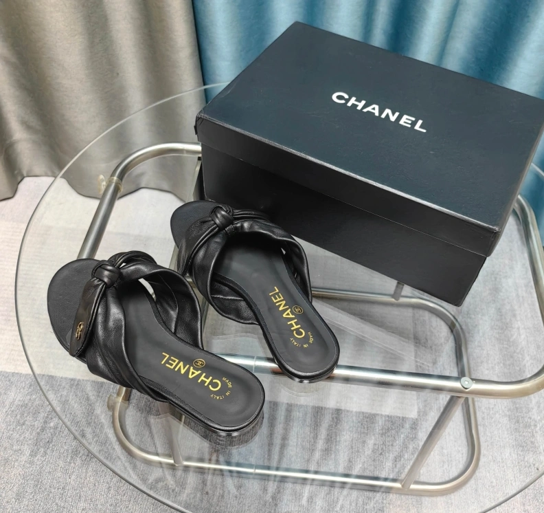 Reliable Chxnxl Slippers 121707