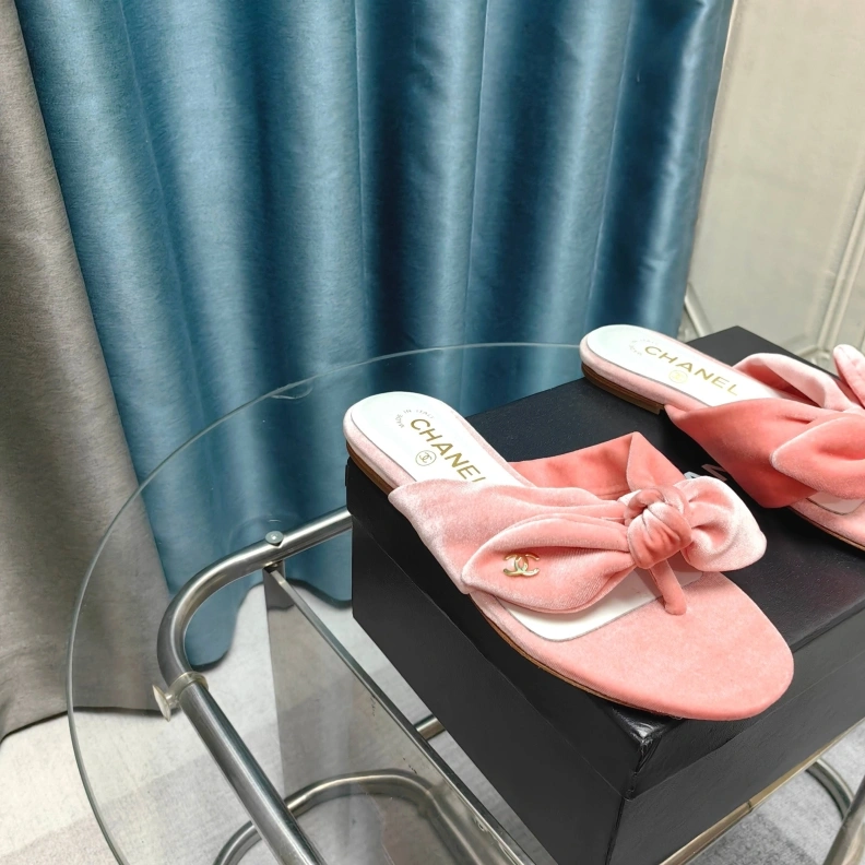 Refined Chxnxl Slippers 121698