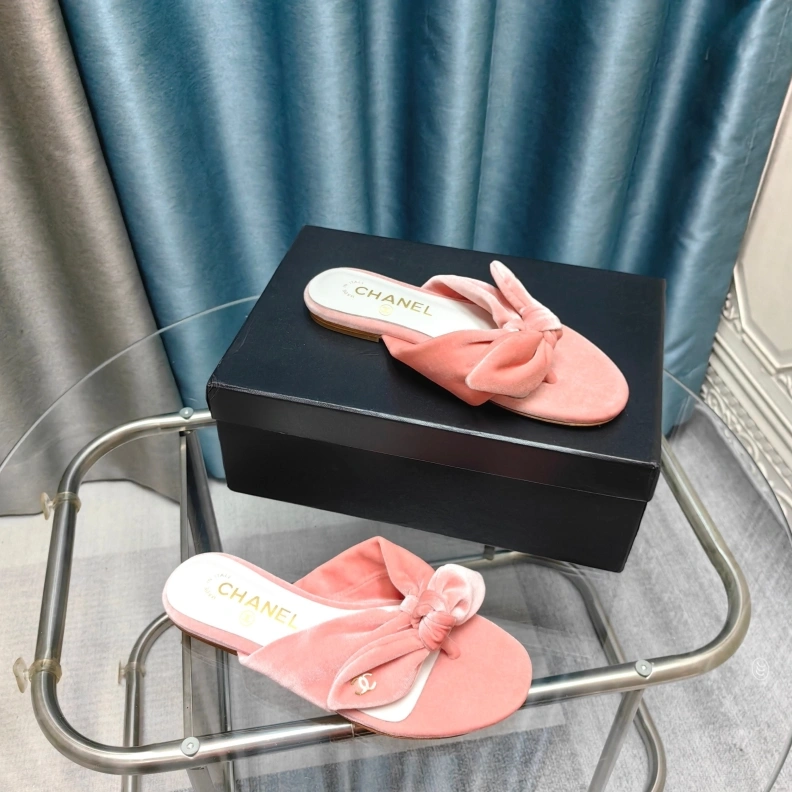 Refined Chxnxl Slippers 121698
