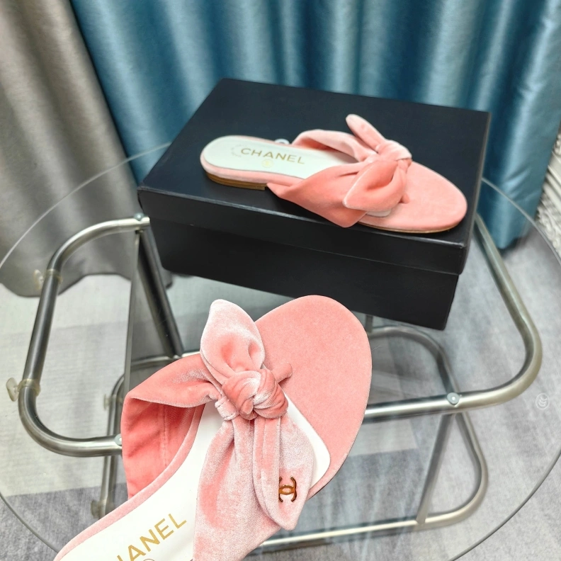 Refined Chxnxl Slippers 121698