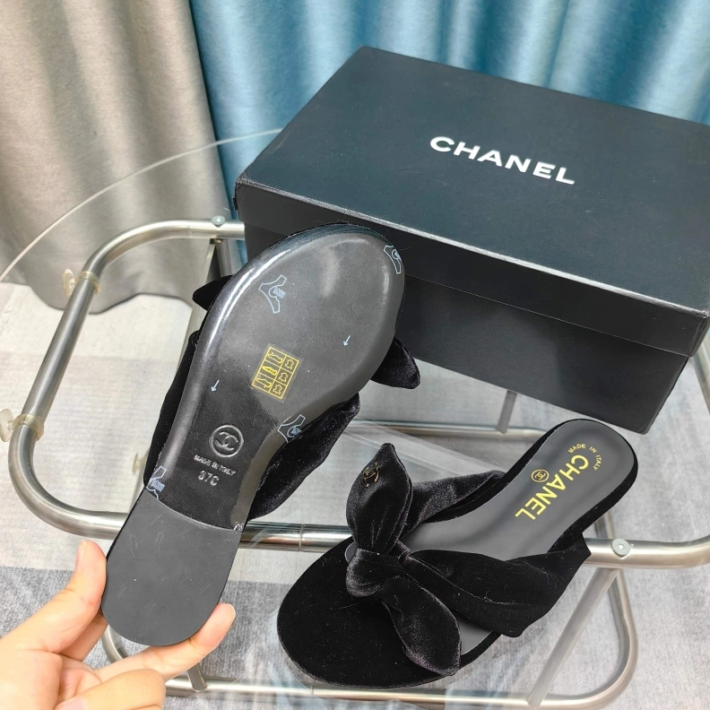 Cozy Chxnxl Slippers 121695