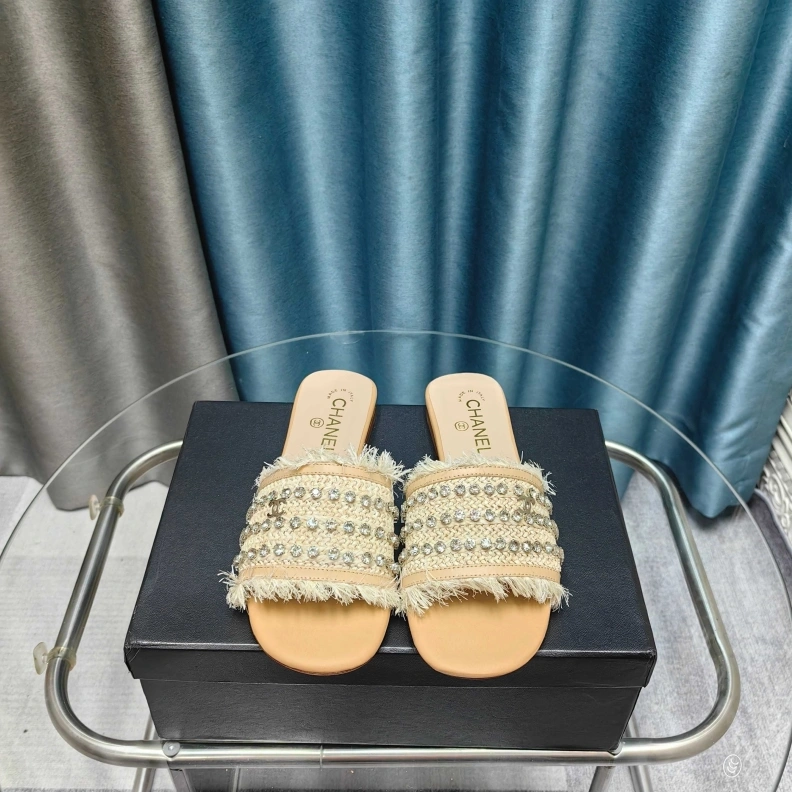 HighQuality Chxnxl Slippers 121681