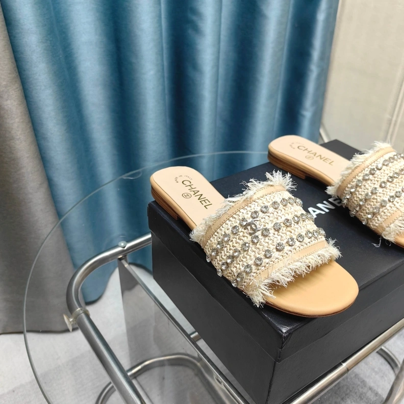 HighQuality Chxnxl Slippers 121681