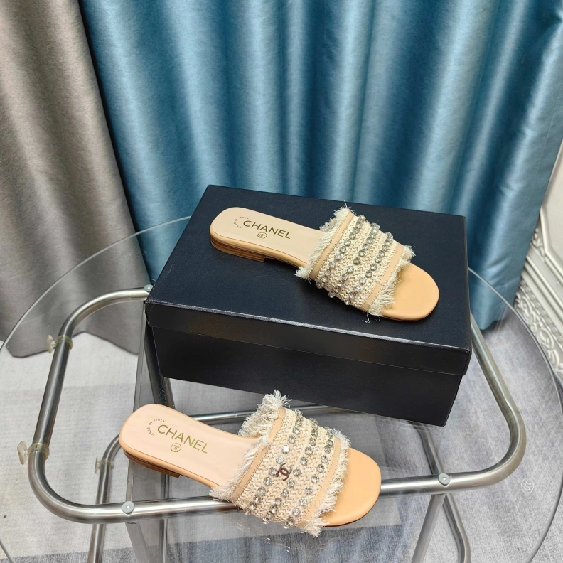 HighQuality Chxnxl Slippers 121681