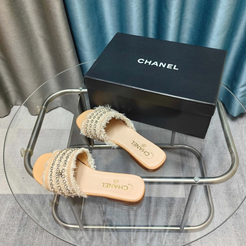 HighQuality Chxnxl Slippers 121681