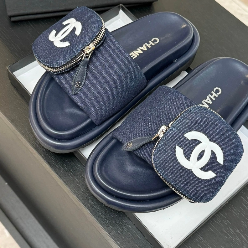 Versatile Chxnxl Slippers 121678