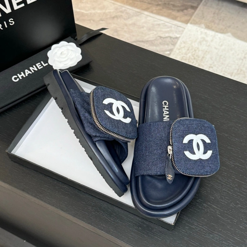 Versatile Chxnxl Slippers 121678
