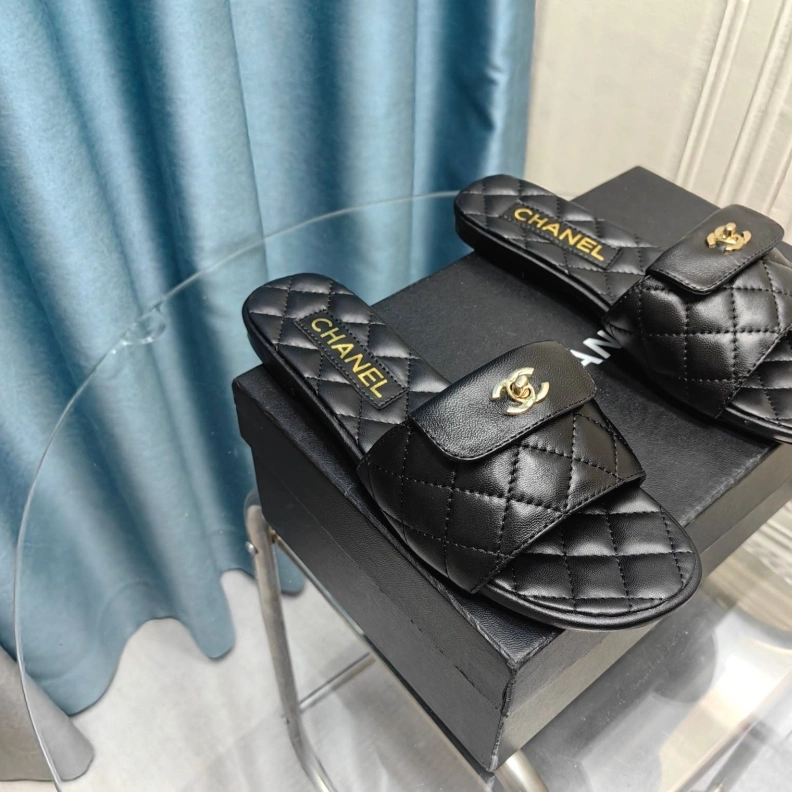 Lightweight Chxnxl Slippers 121677
