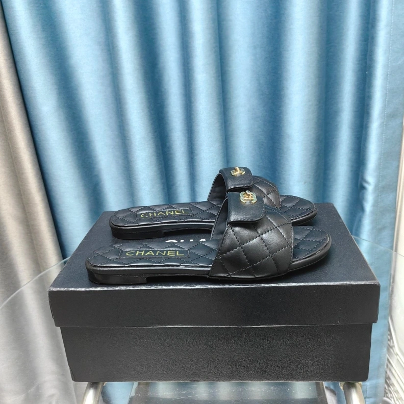 Lightweight Chxnxl Slippers 121677