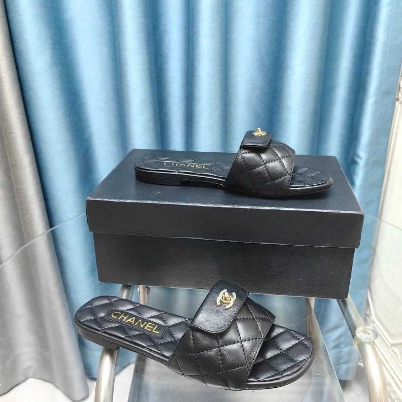 Lightweight Chxnxl Slippers 121677