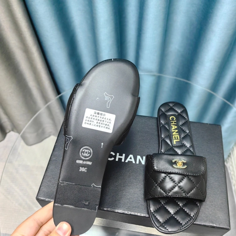 Lightweight Chxnxl Slippers 121677