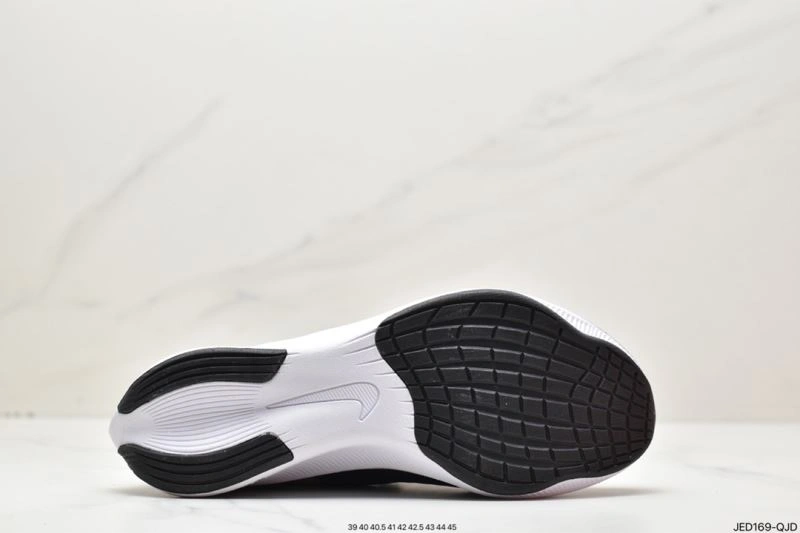 Nxkx Air Zoom Resilient 205213